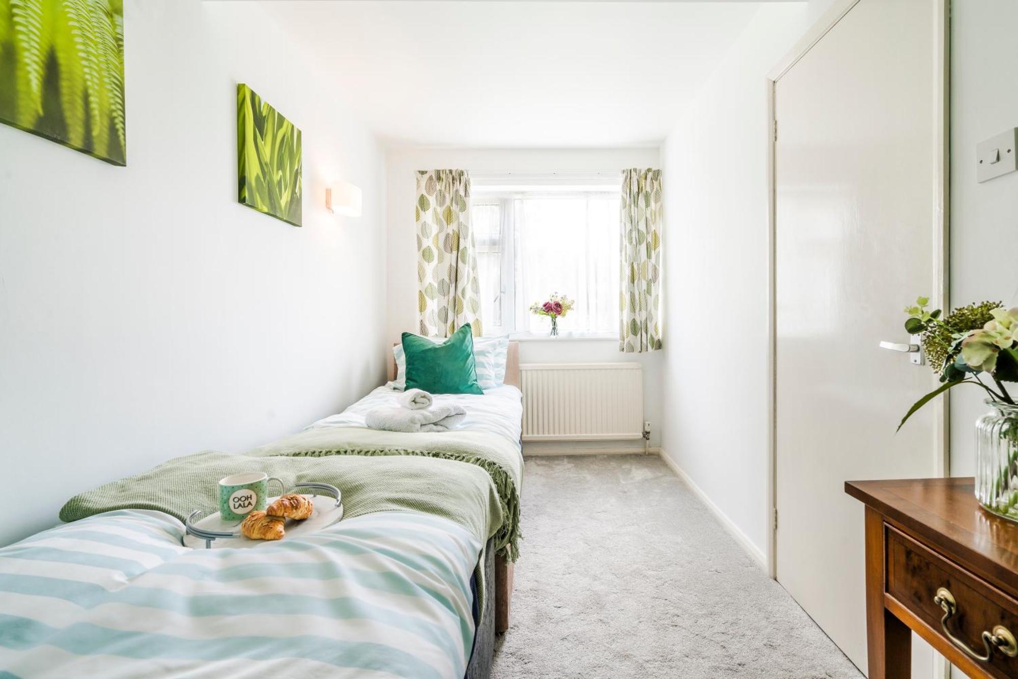 Leicester Oadby 4 Bed Home, 8 Guests, Park 5 Cars Bagian luar foto